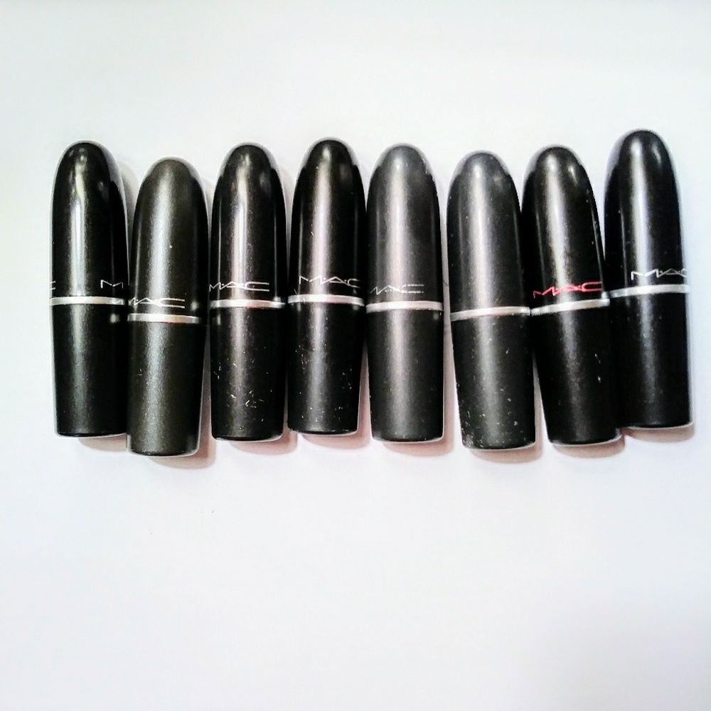 BUNDLE OF 8 MAC LIPSTICKS